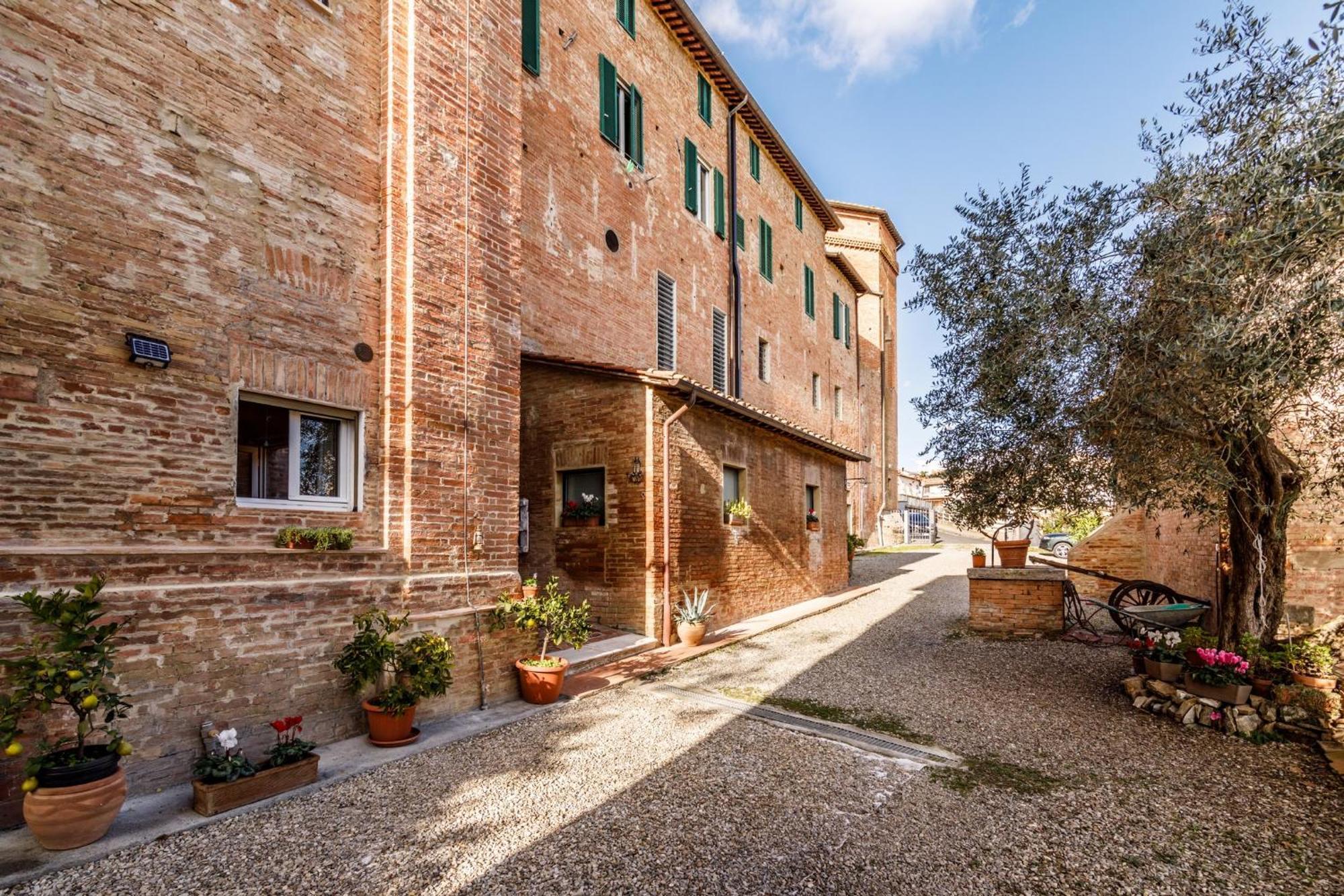 Porta Romana Elegant Apartments With Private Parking! Siena Eksteriør bilde