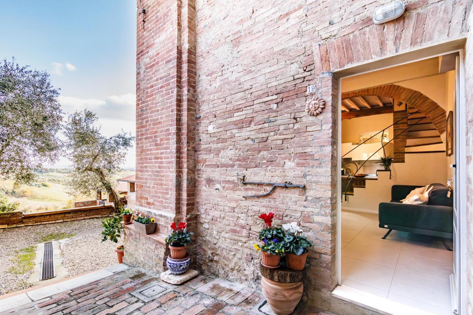 Porta Romana Elegant Apartments With Private Parking! Siena Eksteriør bilde
