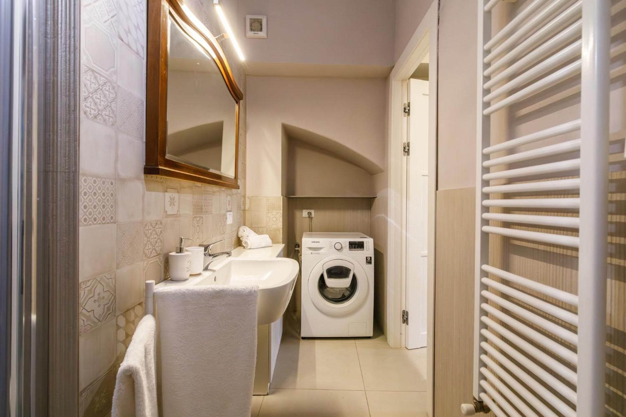 Porta Romana Elegant Apartments With Private Parking! Siena Eksteriør bilde