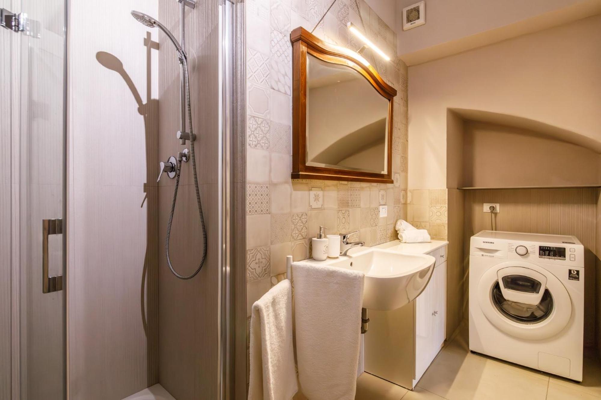 Porta Romana Elegant Apartments With Private Parking! Siena Eksteriør bilde