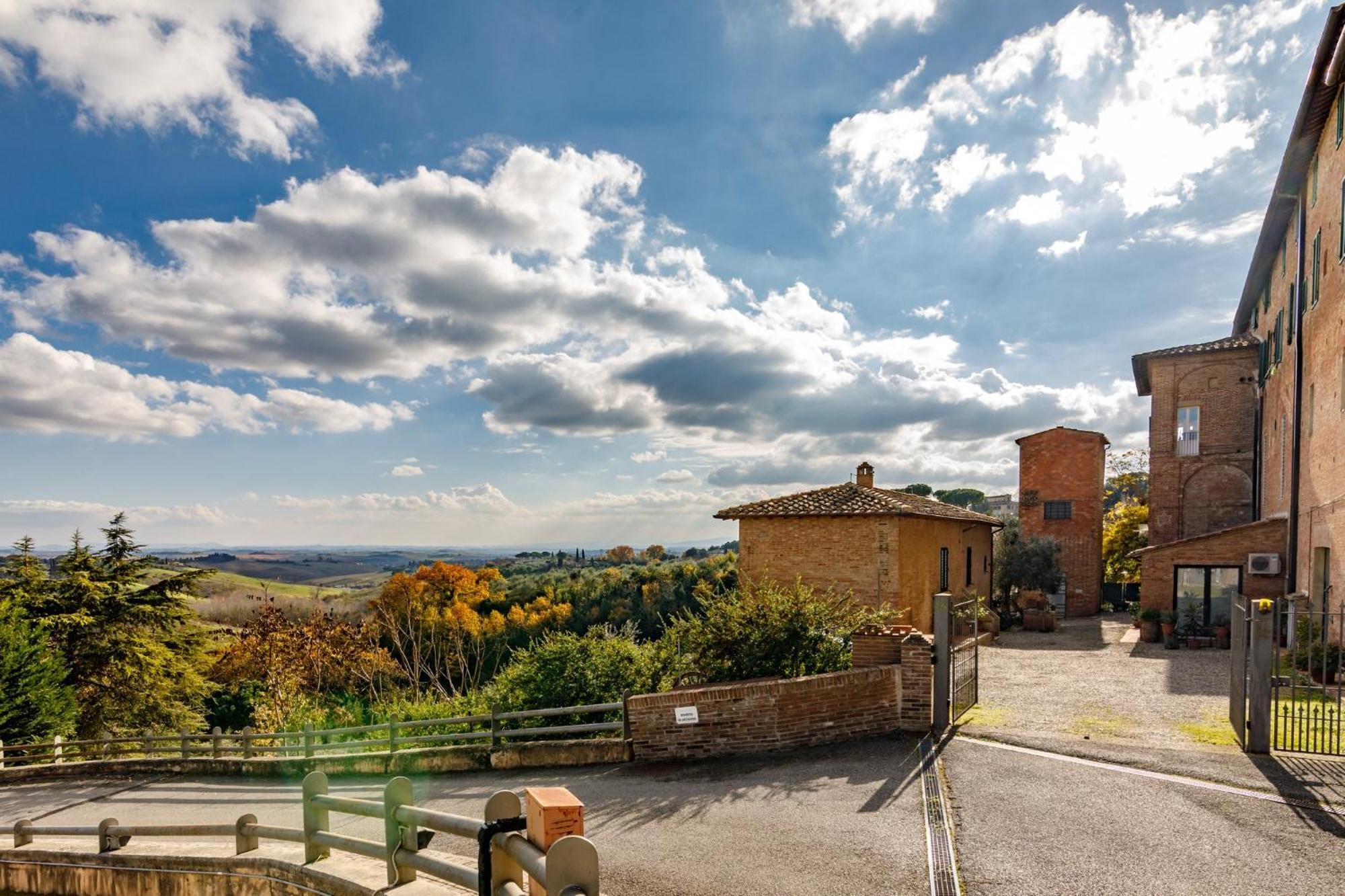 Porta Romana Elegant Apartments With Private Parking! Siena Eksteriør bilde